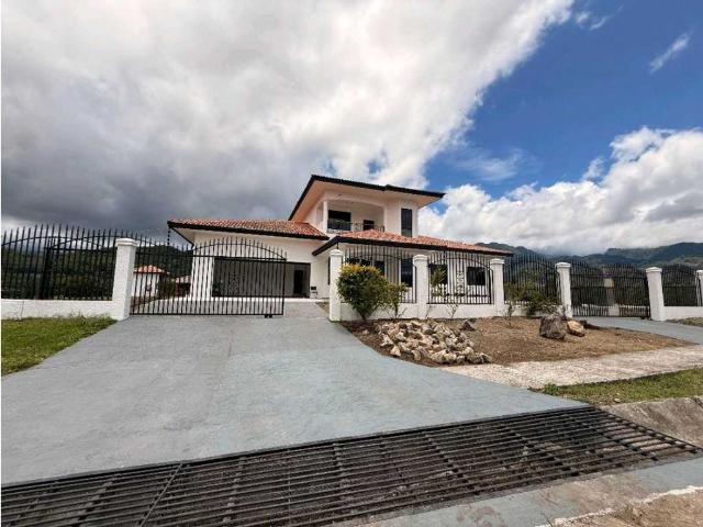 Casa alquiler en Volcán