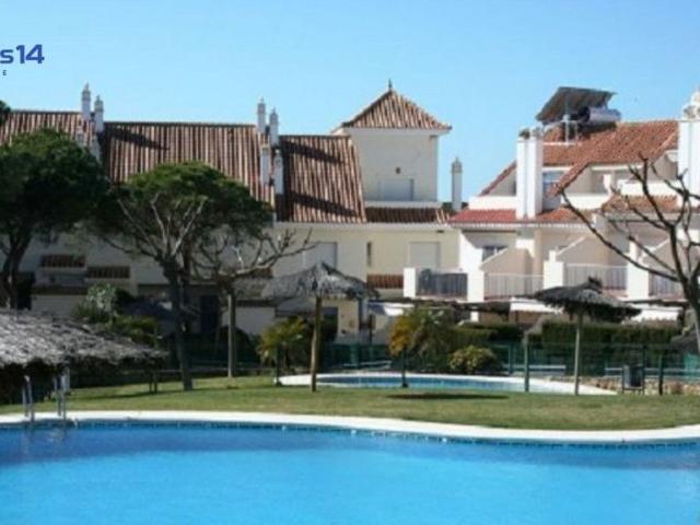 Chalet en alquiler en Nuevo Portil, Costa Occidental
