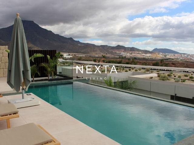 Chalet en venta en La Caleta, Adeje
