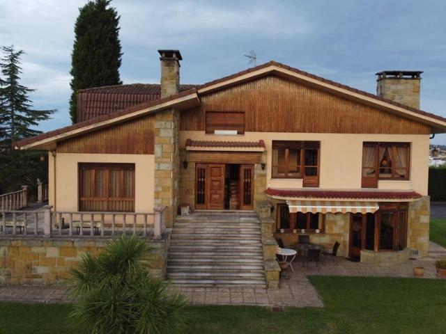 Chalet en venta en Noreña, Asturias