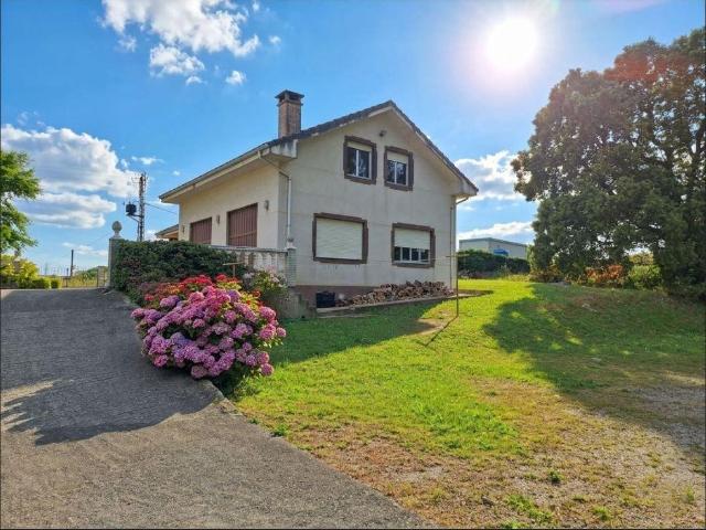 Chalet en venta en Cuchía, Miengo