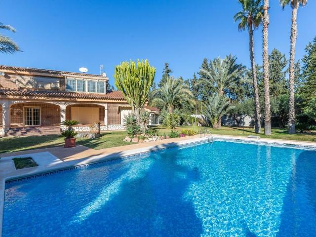Villa en venta en Alicante