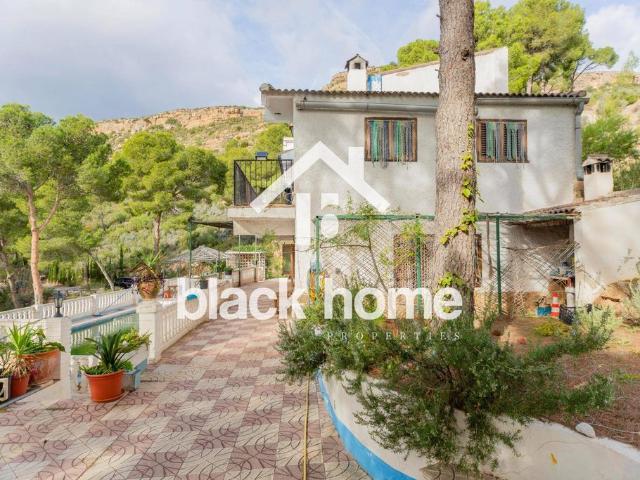 Chalet en venta en La Serranía, Valencia