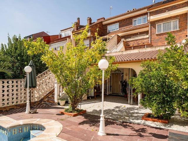 Chalet en venta en Coslada, Madrid