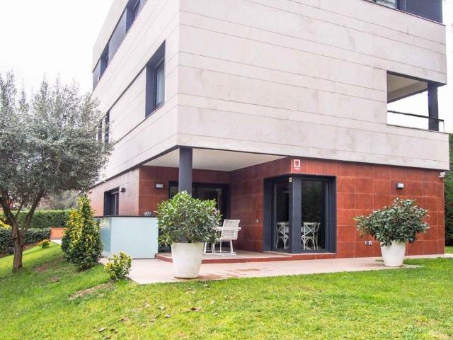 Villa en alquiler en Cerdanyola Del Vallès, Bellaterra