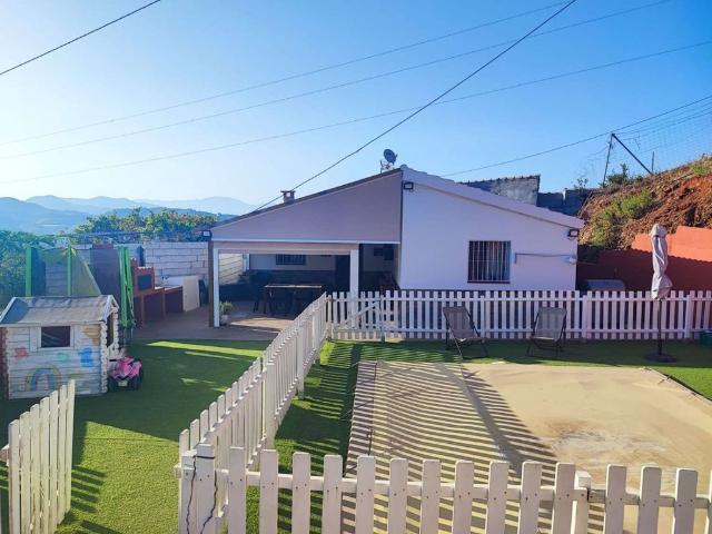 Chalet en venta en Benamocarra, Málaga