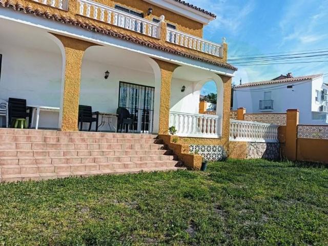 Villa en venta en Rincón De La Victoria