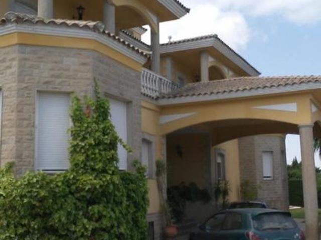Villa en venta en Torreperogil