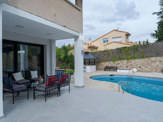 Villa en venta en Madrid, Piovera