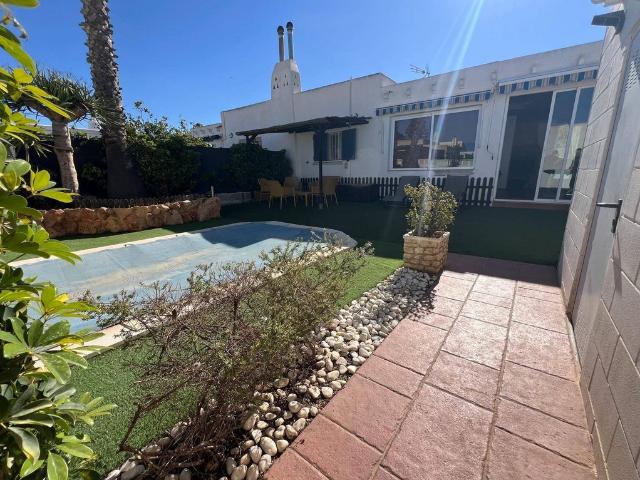 Chalet en venta en Retamar, Almería