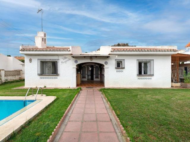 Villa en venta en Rincón De La Victoria
