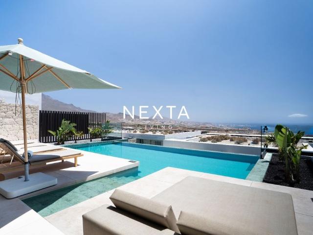 Chalet en venta en La Caleta, Adeje