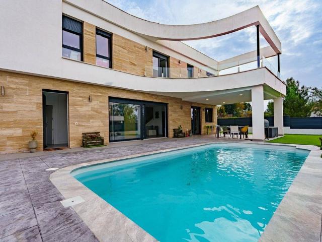 Chalet en venta en Los Hueros, Villalbilla