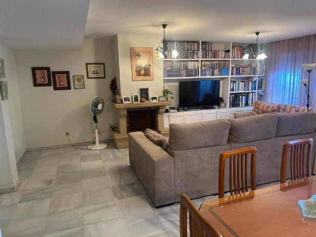 Chalet en venta en Peralta, Tomares