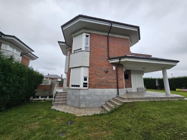 Chalet en venta en Corvera De Asturias, Asturias