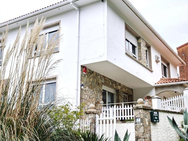 Chalet en venta en O Romaño de Abaixo, Santiago