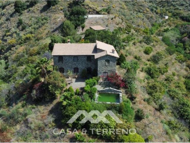 Villa en venta en Moclinejo