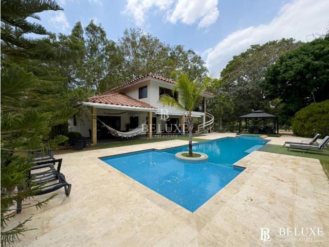 Vivienda exclusiva en venta Playa Coronado, Panamá