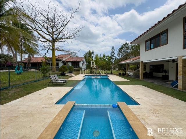 Vivienda exclusiva en venta Playa Coronado, Panamá