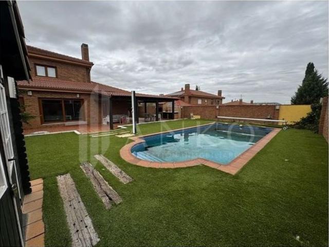Chalet en venta en Torres De La Alameda, Madrid