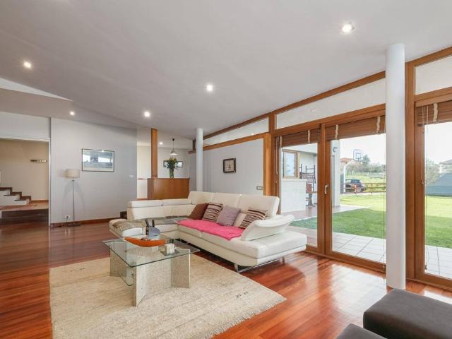 Chalet en venta en Currás, Vigo