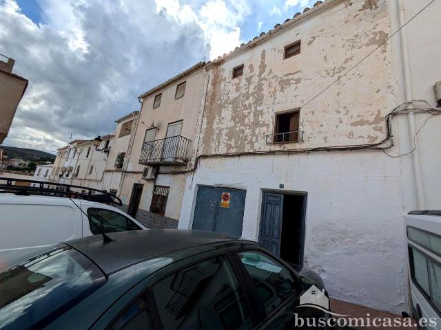 Casa en venta en Huelma, Andalucía