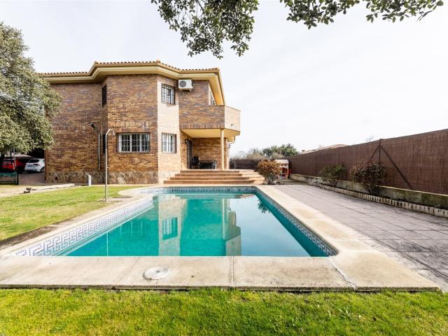 Casa en venta en Colmenarejo, Madrid