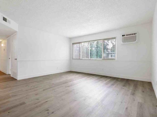 Apartment for rent in Mayhew, California