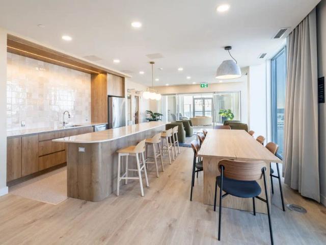 Room for rent in Somerset, Ottawa