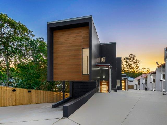 Townhouse for rent in Sherwood, Greater Brisbane