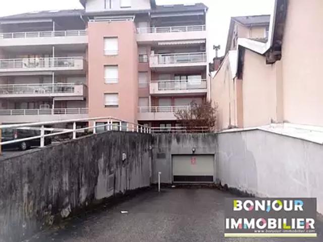 Garage location à Voiron, Isère