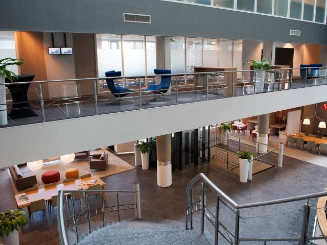 Bedrijfspand te huur in Centrum, Almere-haven