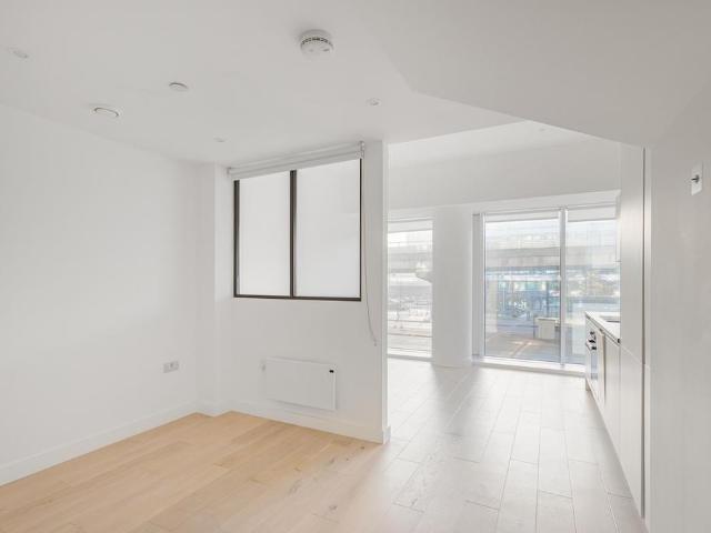 House for rent in London Borough of Hounslow, Strand