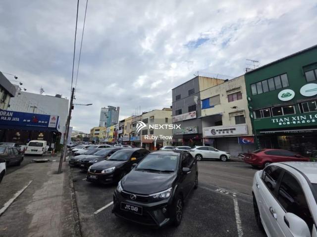 Shop for rent in Petaling, Damansara Damai