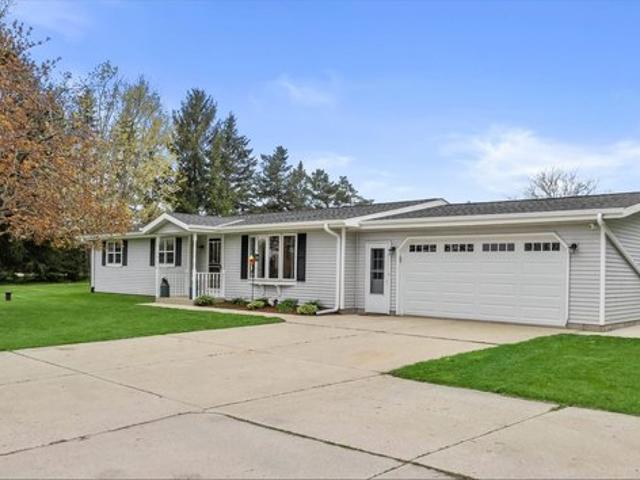 House for sale in Ashippun, Wisconsin