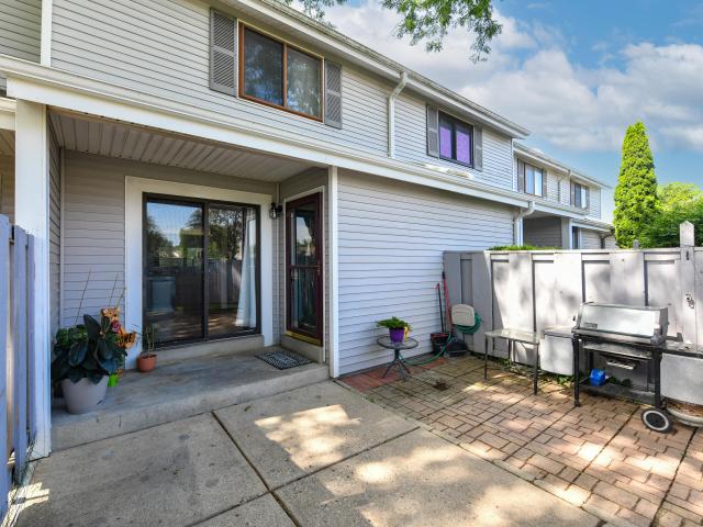 Condo for sale in Muskego, Wisconsin