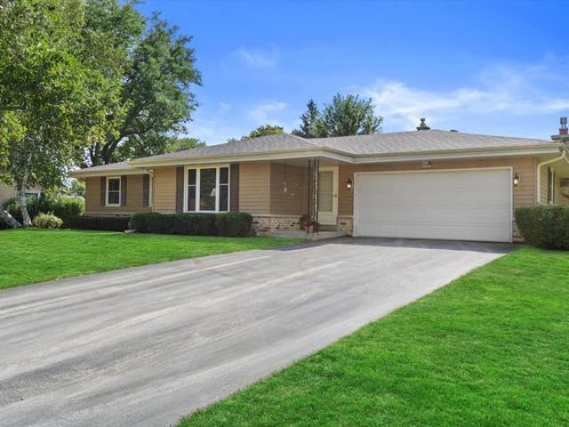 House for sale in Pewaukee, Wisconsin