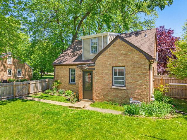 House for sale in Pewaukee, Wisconsin