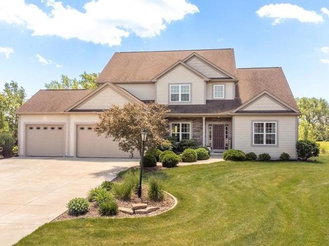 House for sale in Pewaukee, Wisconsin
