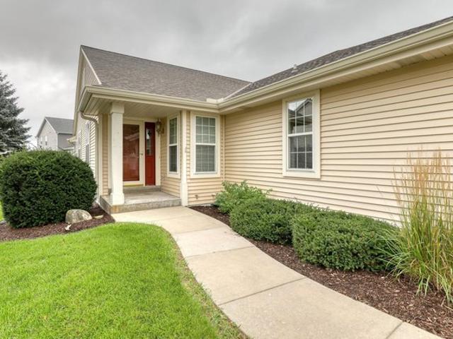 Condo for sale in Sussex, Waukesha County