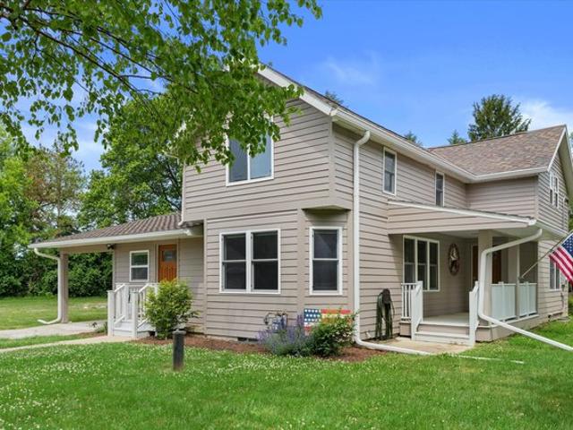 House for sale in Pewaukee, Wisconsin
