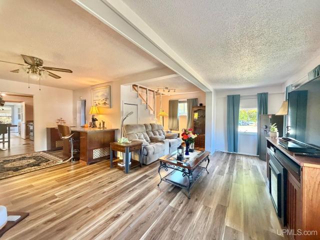House for sale in Waucedah, Waucedah Township