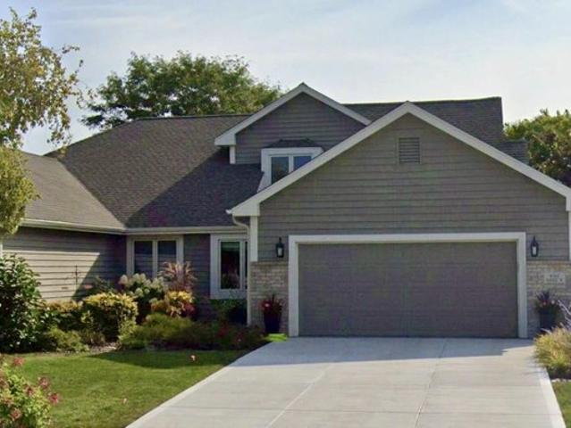 Condo for sale in Pewaukee, Wisconsin