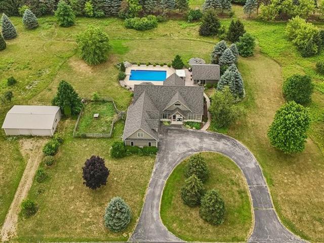 House for sale in Hartland, Wisconsin