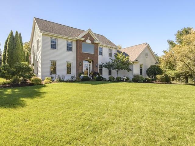 House for sale in Delafield, Waukesha County