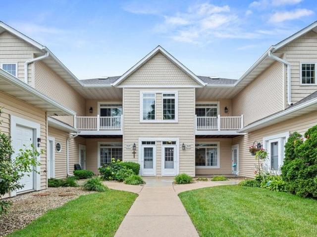 Condo for sale in Oconomowoc, Wisconsin