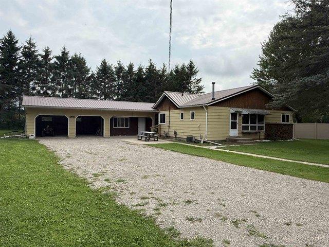 House for sale in Cecil, Wisconsin