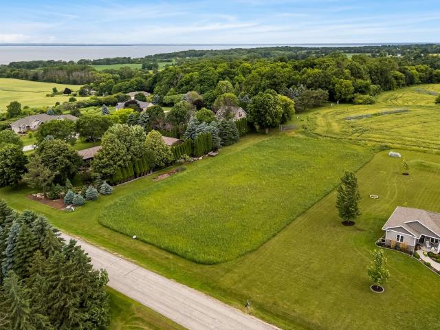 Land for sale in Hilbert