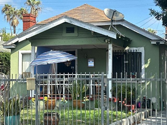 House for sale in Adams-Normandie, Los Angeles