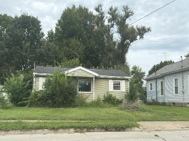 House for sale in Taylorville, Illinois